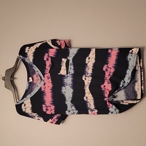 Women's size M lightweight short sleeve shirt